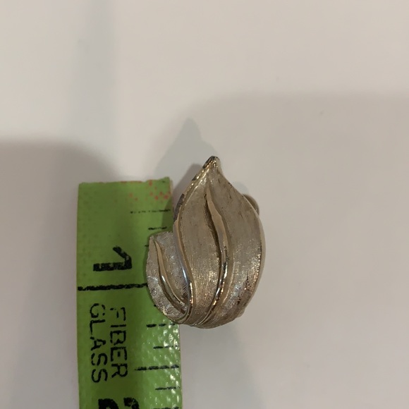 Vintage Gold Toned Brushed Leaves/Swirl Earrings - Picture 5 of 5